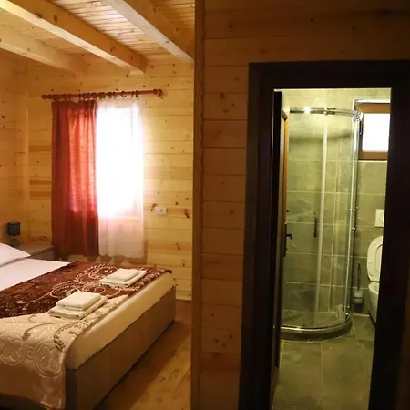 Bujtina Malaj 3* Βαλμπόνα