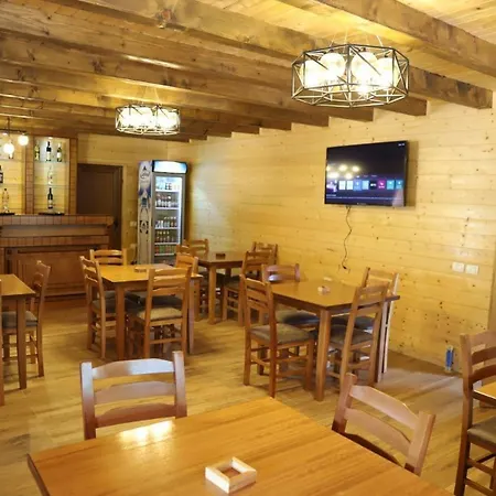 Bujtina Malaj Πανσιόν 3*