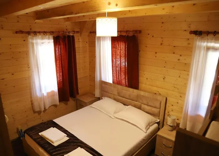Bujtina Malaj Penzion 3*