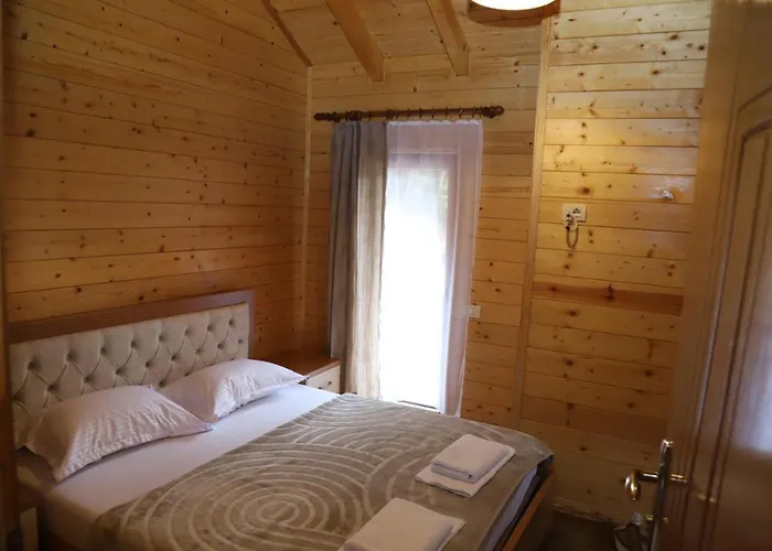 Bujtina Malaj 招待所 3*